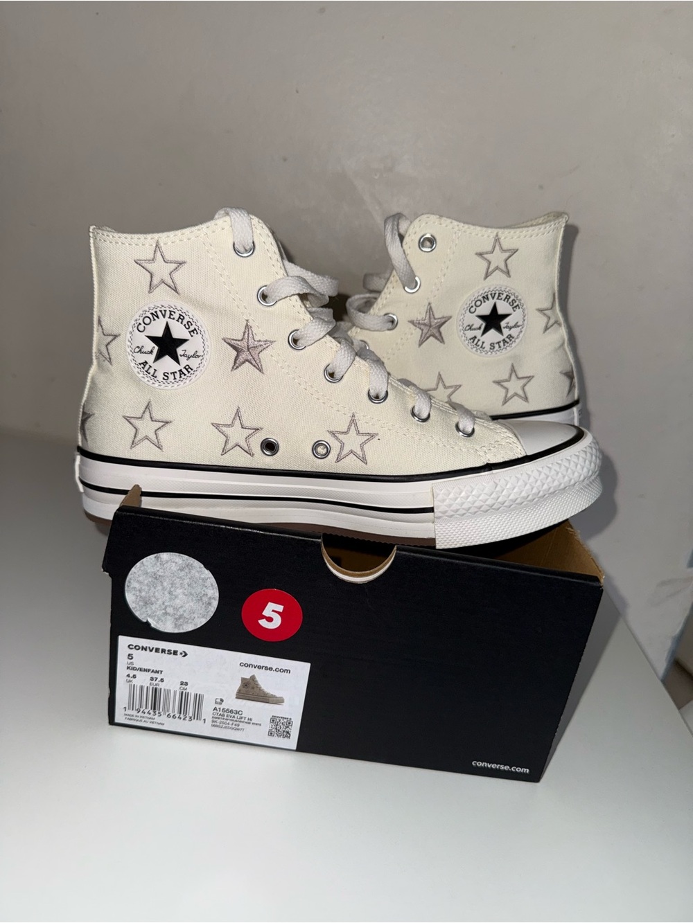 New kids Converse shoes size 5